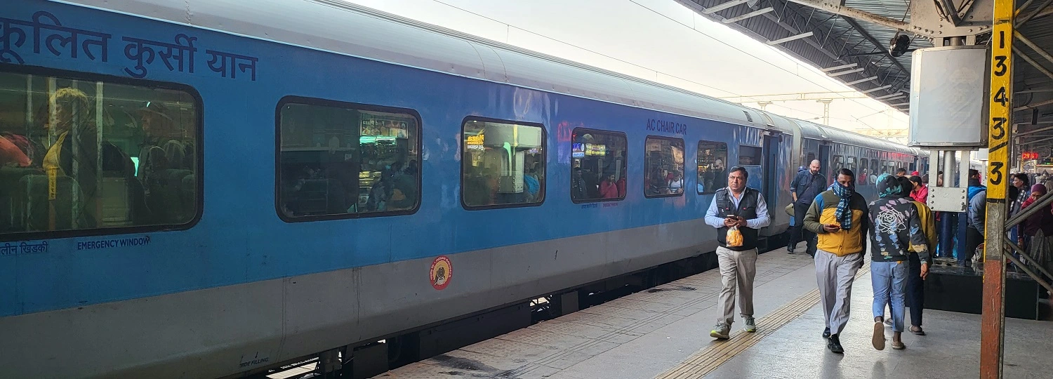Delhi Agra by train